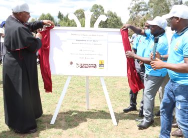 The Bishop together with the Governor unveiling the plaque of the Diocese of Nyahururu WASH Program.